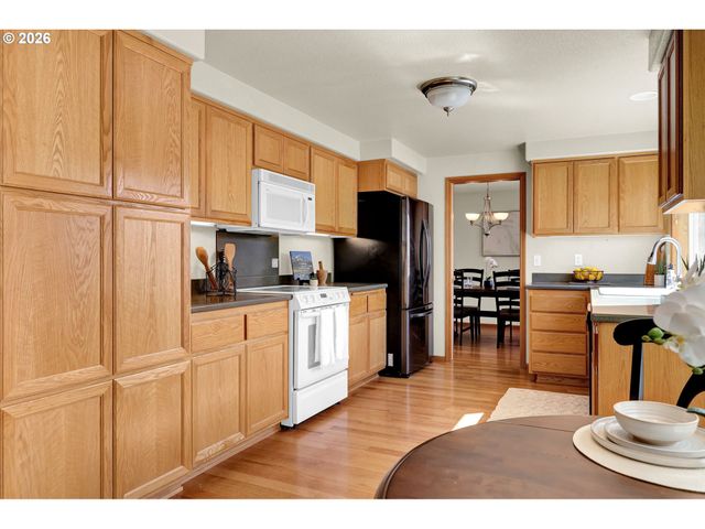 3240 CINDY St, Eugene, OR 97404