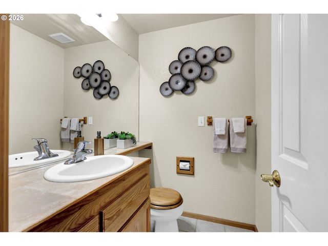 3240 CINDY St, Eugene, OR 97404