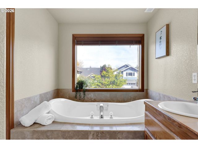 3240 CINDY St, Eugene, OR 97404