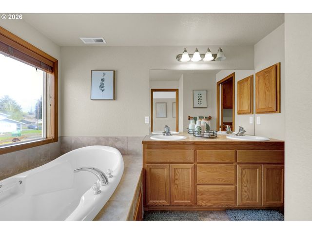 3240 CINDY St, Eugene, OR 97404