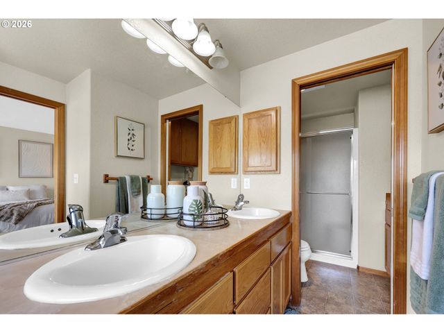 3240 CINDY St, Eugene, OR 97404