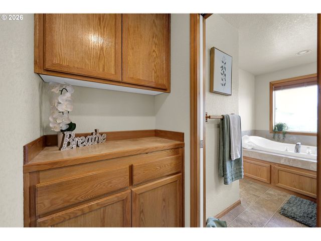 3240 CINDY St, Eugene, OR 97404