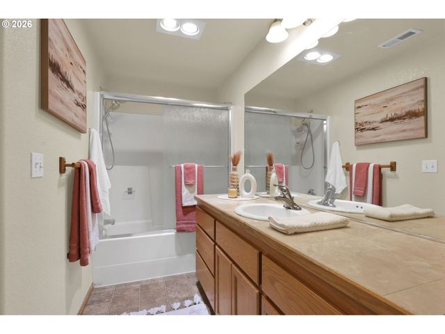 3240 CINDY St, Eugene, OR 97404