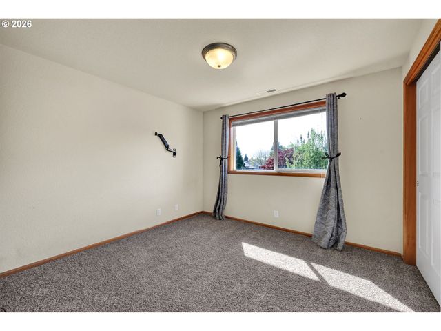 3240 CINDY St, Eugene, OR 97404