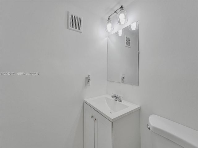 14190 W Dixie Hwy 1, North Miami, FL 33161