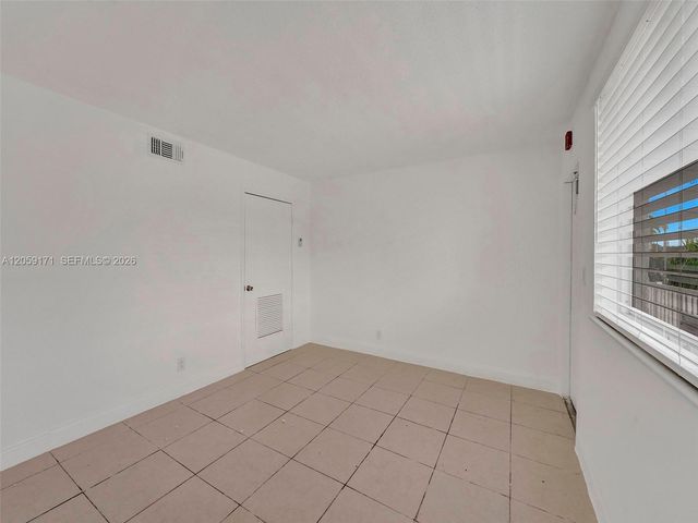 14190 W Dixie Hwy 1, North Miami, FL 33161