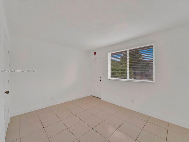 14190 W Dixie Hwy 1, North Miami, FL 33161