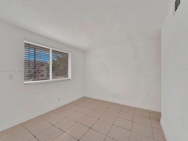 14190 W Dixie Hwy 1, North Miami, FL 33161