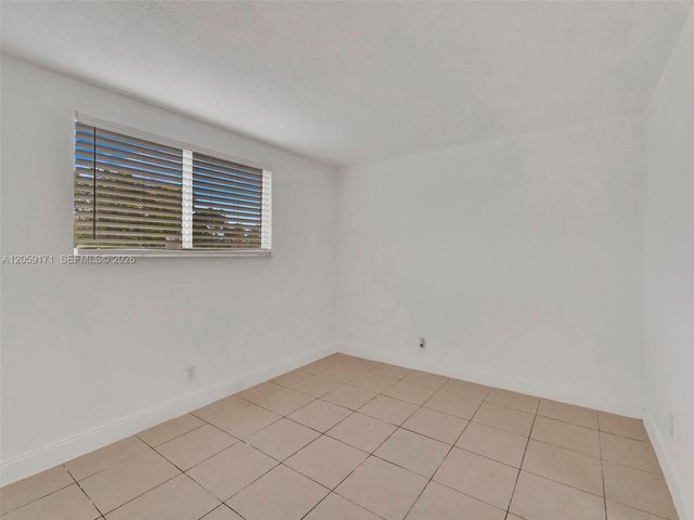 14190 W Dixie Hwy 1, North Miami, FL 33161