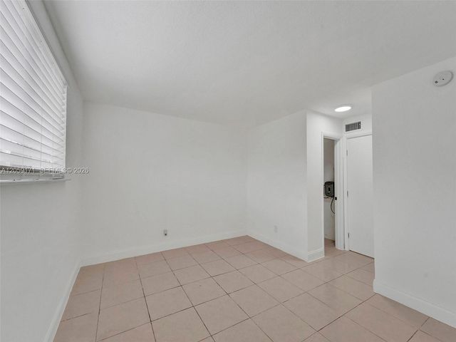 14190 W Dixie Hwy 1, North Miami, FL 33161