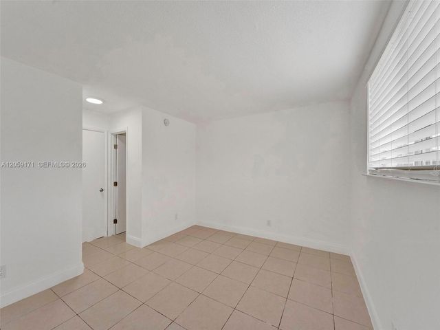 14190 W Dixie Hwy 1, North Miami, FL 33161