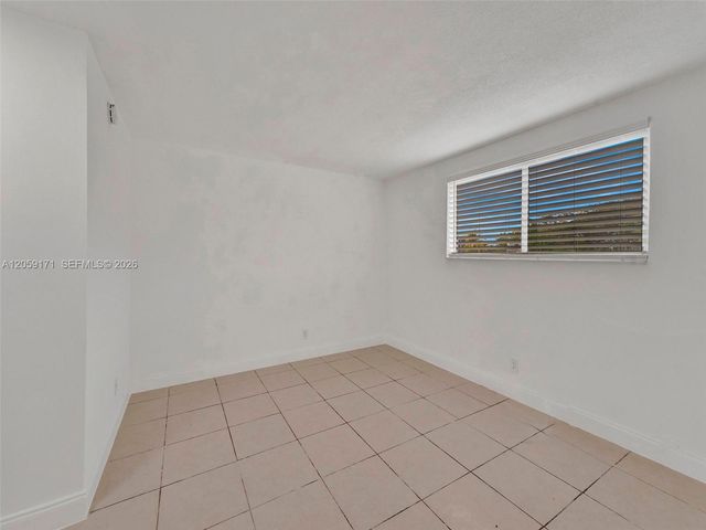 14190 W Dixie Hwy 1, North Miami, FL 33161