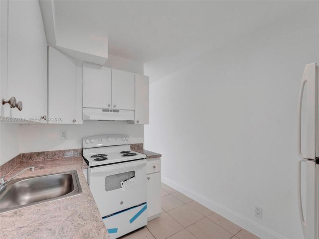 14190 W Dixie Hwy 1, North Miami, FL 33161
