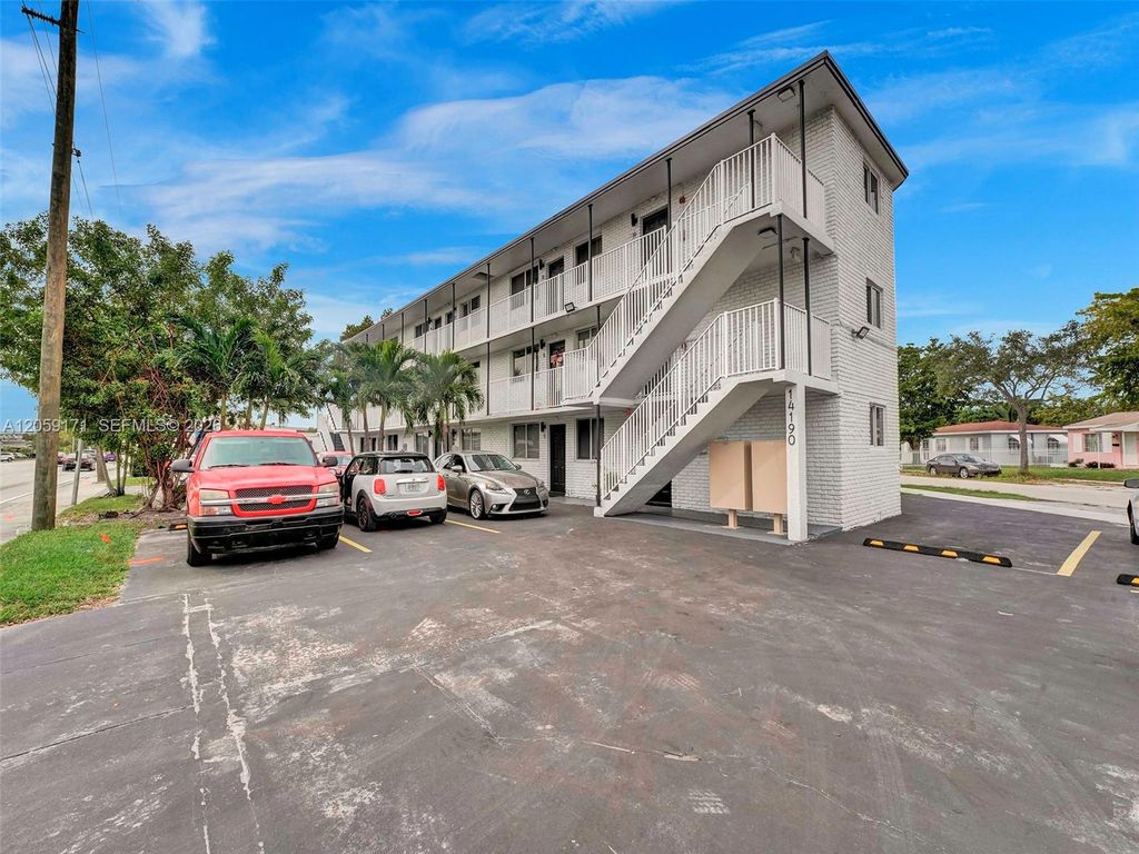 14190 W Dixie Hwy 1, North Miami, FL 33161