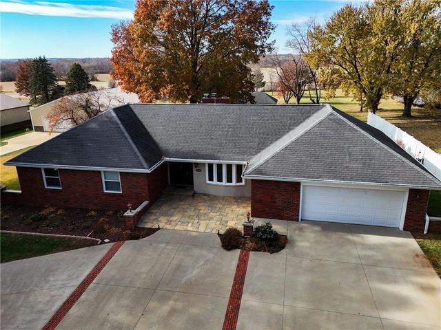 2100 NE 85th Road, St Joseph, MO 64507