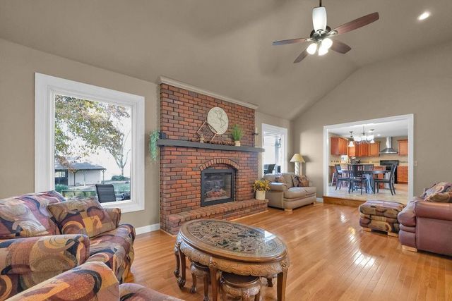 2100 NE 85th Road, St Joseph, MO 64507