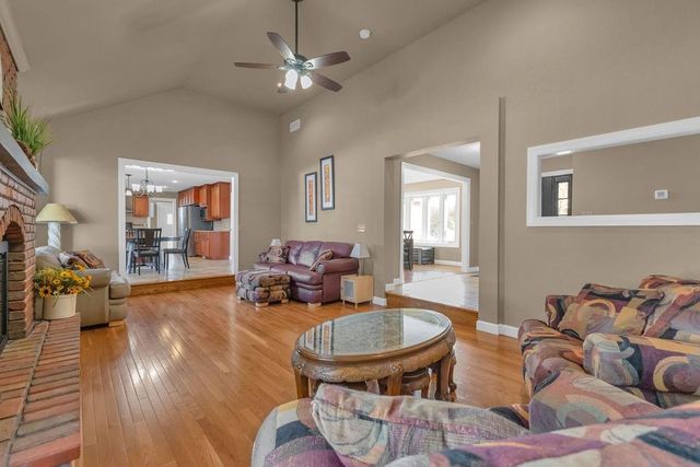 2100 NE 85th Road, St Joseph, MO 64507