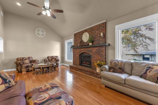 2100 NE 85th Road, St Joseph, MO 64507