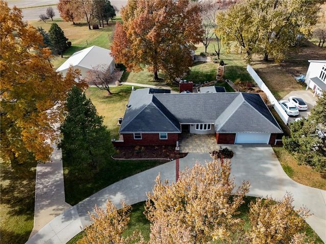 2100 NE 85th Road, St Joseph, MO 64507