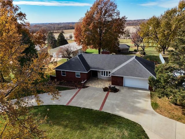 2100 NE 85th Road, St Joseph, MO 64507