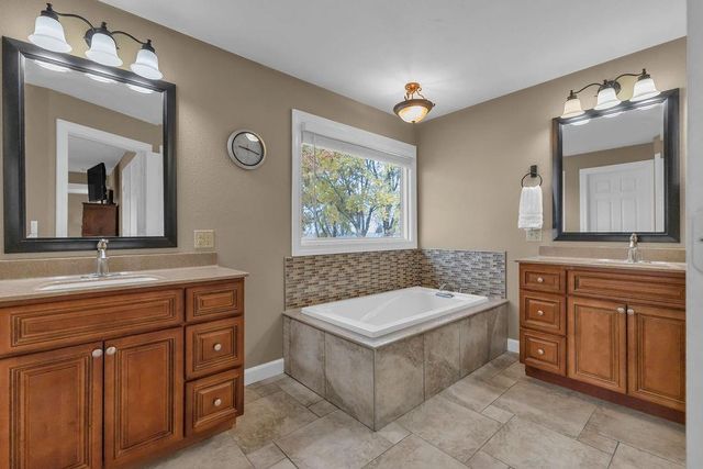 2100 NE 85th Road, St Joseph, MO 64507