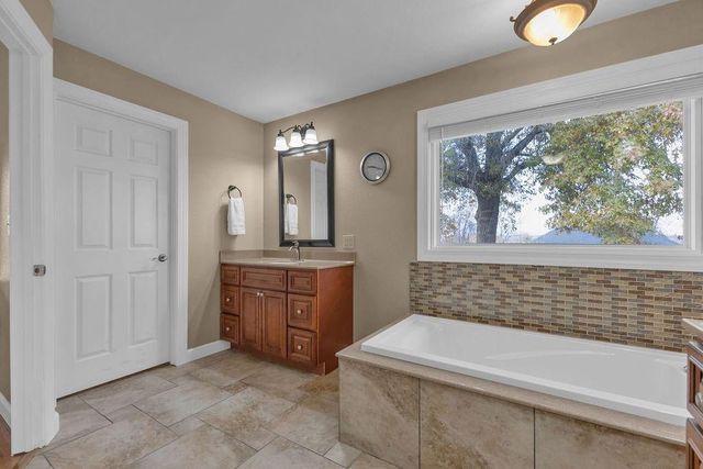 2100 NE 85th Road, St Joseph, MO 64507