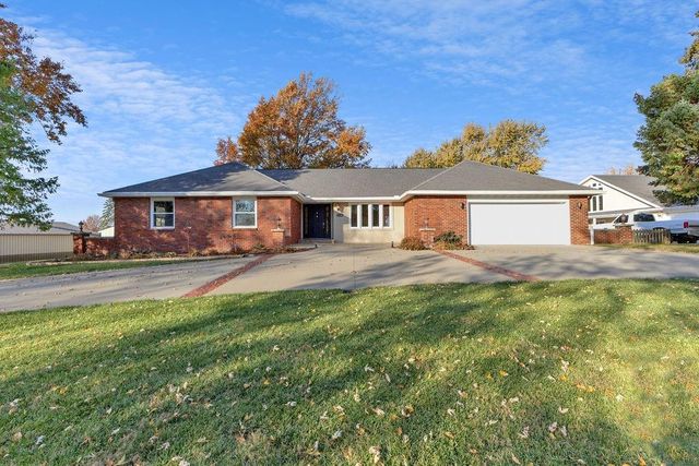 2100 NE 85th Road, St Joseph, MO 64507