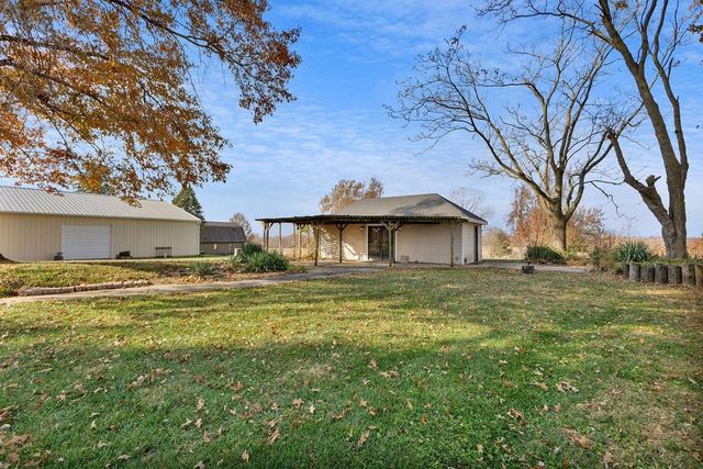 2100 NE 85th Road, St Joseph, MO 64507