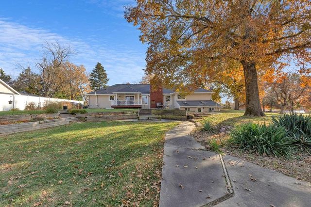 2100 NE 85th Road, St Joseph, MO 64507