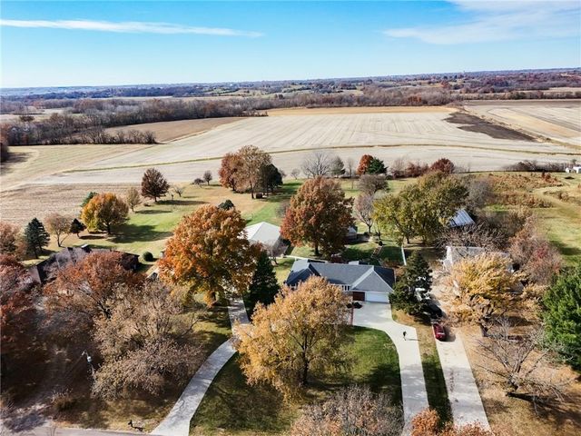 2100 NE 85th Road, St Joseph, MO 64507