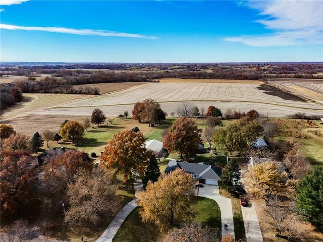 2100 NE 85th Road, St Joseph, MO 64507