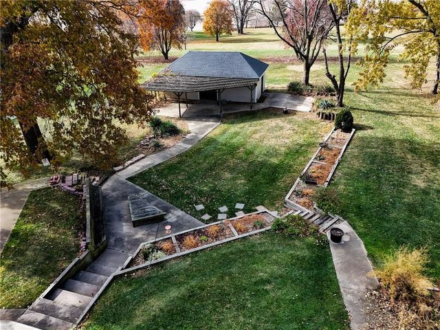 2100 NE 85th Road, St Joseph, MO 64507