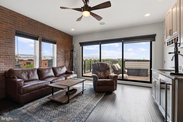 22901 EMBER BROOK CIR, Brambleton, VA 20148