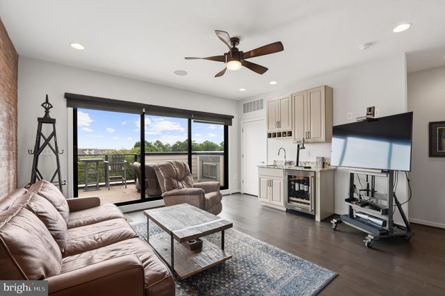 22901 EMBER BROOK CIR, Brambleton, VA 20148