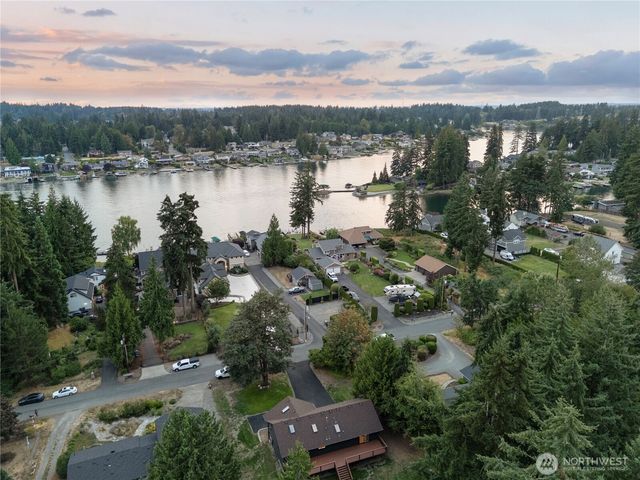 2207 186th Avenue E, Lake Tapps, WA 98391
