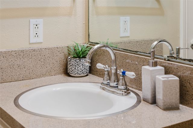 317 Willow Wood Lane, Desoto, TX 75115