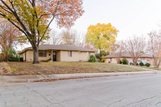 317 Willow Wood Lane, Desoto, TX 75115