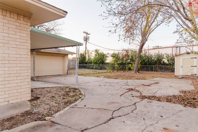 317 Willow Wood Lane, Desoto, TX 75115