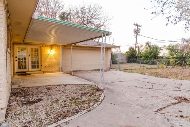 317 Willow Wood Lane, Desoto, TX 75115