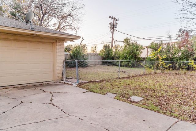 317 Willow Wood Lane, Desoto, TX 75115