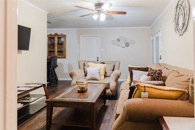 317 Willow Wood Lane, Desoto, TX 75115