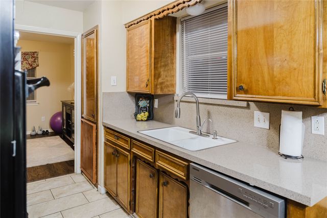 317 Willow Wood Lane, Desoto, TX 75115