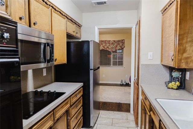 317 Willow Wood Lane, Desoto, TX 75115