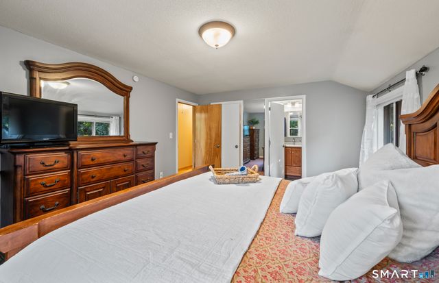 31 Oxford Drive, Glastonbury, CT 06033