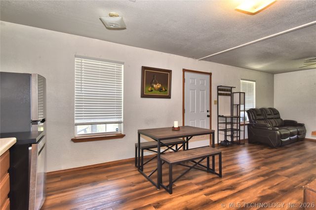 6108 S 42nd West Avenue, Sapulpa, OK 74132