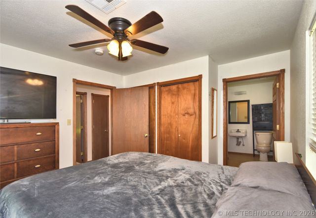 6108 S 42nd West Avenue, Sapulpa, OK 74132