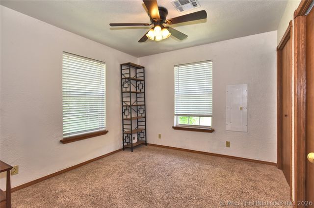 6108 S 42nd West Avenue, Sapulpa, OK 74132