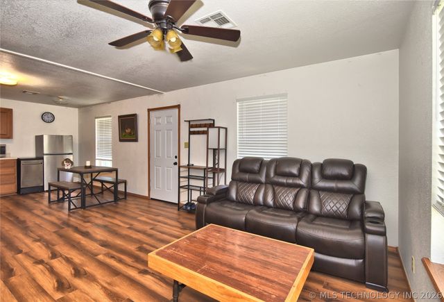 6108 S 42nd West Avenue, Sapulpa, OK 74132