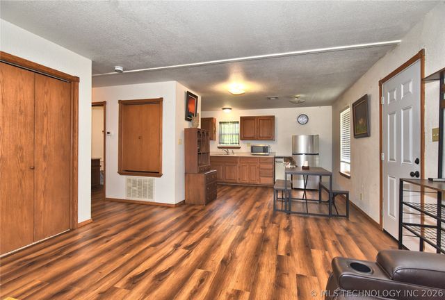 6108 S 42nd West Avenue, Sapulpa, OK 74132