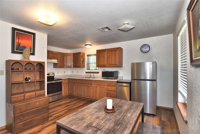 6108 S 42nd West Avenue, Sapulpa, OK 74132